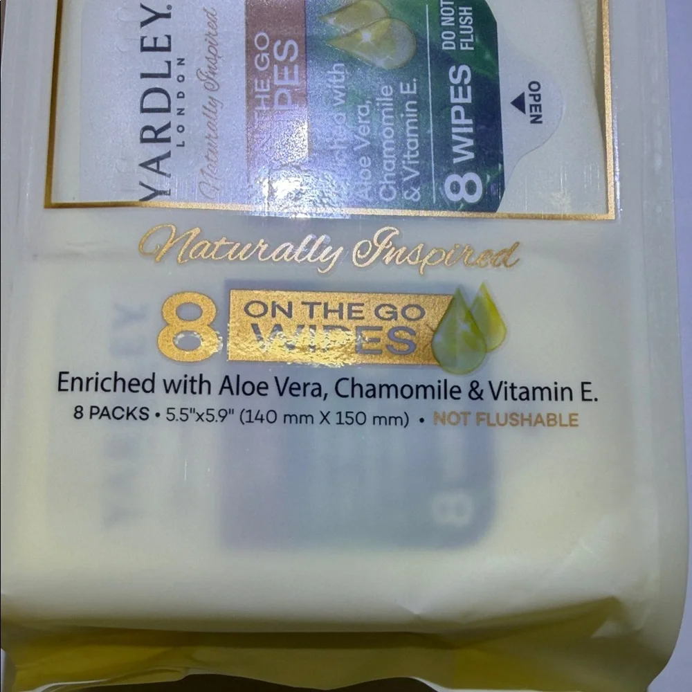 Travel Beach On-the-Go Wipes Pre-Moistened with Aloe Chamomile & Vitamin E